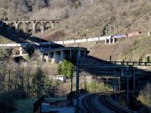 Spiraltunnelkombination Pianotondo/Toumiquet: Güterzug mittlere Ebene