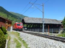 überdachte Brücke über die Rhône unweit Bf Reckingen