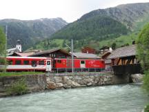 überdachte Brücke über die Rhône bei Reckingen