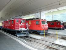 v.l.: hist. Lok der FO, moderne Lok der MGB, Lok der RhB in Disentis