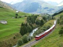 im Urserental zwischen Realp und Hospental, im Hintergrund Andermatt