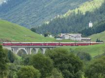 Richleren-Viadukt über die Reuss, im Hintergrunf Hospental