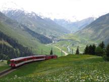 zwischen Andermatt und Nätschen, im Hintergrund Hospental im Urserental