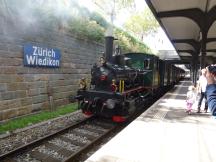 Dampflok E 3/3 Nr. 2 (Baujahr 1893) der Zürcher Museumsbahn in Zürich Wiedikon