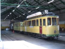 Tw73 (Bj 1921), Bw143 (Bj 1914), Sprengwagen 601 (Bj 1911) im Depot Boudry