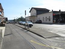 Reste der alten oberirdische Endstelle auf dem Bahnhofsvorplatz in Nyon