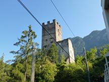 Aussicht auf die Burgruine Campell bei Sils zwischen Thusis und Tiefencastel