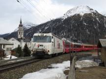 Bever im Engadin, wo die Albula-Strecke auf die Strecke nach Scuol-Tarasp trifft