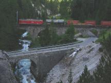 Güterzug auf dem Albulaviadukt I, aufgenommen vom Bahnhistorischen Lehrpfad