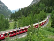 zwischen Albulaviadukt III (hinten im Bild) und Zuondra-Spiraltunnel