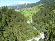 Ausblick vom Langwies Viadukt auf den Fluss Plessur