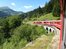 Viadukt nahe Löchbächli-Brücke zwischen Lüen-Castiel und St. Peter-Molinis