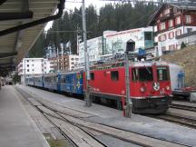 lokbespannter Wendezug am Endbahnhof Arosa