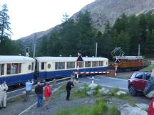 Bahnübergang in der 180° Montebellokurve zw. Morteratsch und Bernina Suot