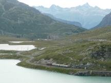 Lago Bianco, Blick Richtung Norden, im Hintergrund Piz Ela und Piz Ot