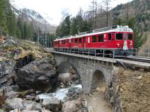 auf der Brücke über die Cascata da Bernina bei Morteratsch