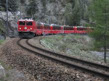 Bernina Express im Albulatal auf dem Albulaviadukt IV (hinten rechts)