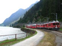Bernina Express mit ABe 4/4 III Nr.52 (Bj 1988) und Nr.56 (Bj 1990) am Lago di Poschiavo