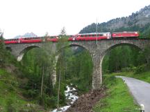 Bernina Express im Albulatal auf dem Albulaviadukt II