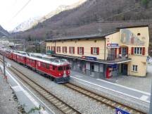 Bernina Express im Bf Campocologno
