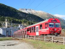 Inn-Brücke, im Hintergrund Samedan