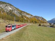 herbstlich gefärbte Bergwelt bei La Punt-Chamues-ch