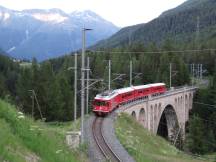 Tw Be 4/4 (Bj 1971) auf dem Inn-Viadukt bei Cinuos-chel-Brail