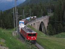 Güterzug auf dem Inn-Viadukt bei Cinuos-chel-Brail