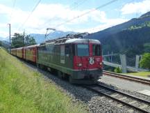 zwischen Serneus und Klosters, rechts die 2005 eröffnete Sunnibergstraßenbrücke