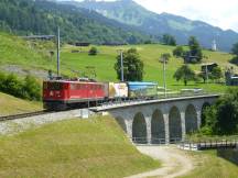 Güterzug auf dem Viadukt zwischen Küblis und Saas