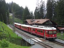 Pendelzug Klosters-Davos im Bf Cavadürli