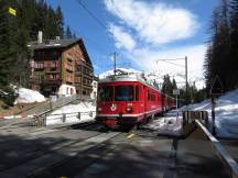 Pendelzug Klosters-Davos am Haltepunkt Davos-Laret