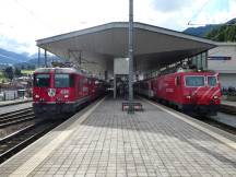 Endbahnhof Disentis/Mustér links RhB nach Chur, rechts MGB nach Andermatt