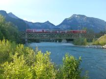 vierteiliger Alegra-Triebwagen auf der Hinterrheinbrücke bei Reichenau-Tamins