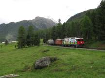 Ge 4/4 II Nr. 611 (Bj 1973) mit einem Güterzug