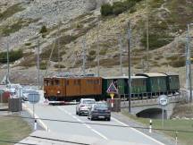 Bahnübergang nördlich der Station Bernina Suot