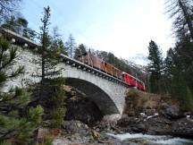 auf der Brücke über die Cascata da Bernina bei Morteratsch