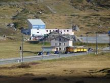 zwischen Diavolezza und Lagalb mit der Seilbahn auf den Piz Lagalb im Hintergrund