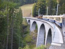 Viadukt über das Val Tisch