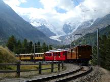 vor dem Morteratsch Gletscher in der Montebello Kurve