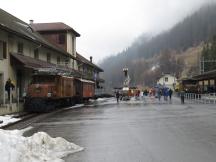 2 Krokodilloks vor dem Bahnmuseum Albula am Bf Bergün/Bravuogn