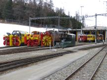 große Fahrzeug-Parade in Pontresina, hier Fahrzeuge für die Berninabahn