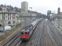 Re 4/4 II 421 383-1 mit InterCity in St.Gallen