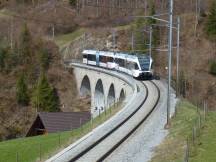 Josenbach Viadukt bei Necker mit Zug der Linie S2
