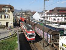 südlich des Bf Liestal: Links Waldenburgerbahn, rechts normalspurige Güterzüge