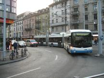 Löwenstr Ecke Bahnhofpl - der Bus verlässt den Gleiskörperbereich