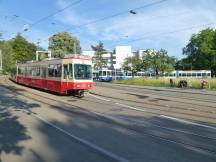 Rehalp: vorne Forchbahn (S18), im Hintergrund Schleife der Linie 11