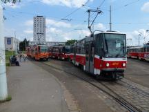 Endschleife Spojovací (links Linie 11, rechts Linie 1)