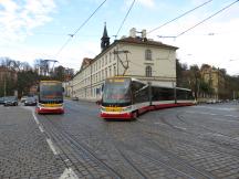 Nábřeží Edvarda Beneše Ecke Klárov (links Linie 20, rechts Linie 15)