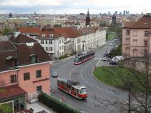 Chotkova (Blick vom Berg hinab), Fahrtrichtung Sídliště Petřiny